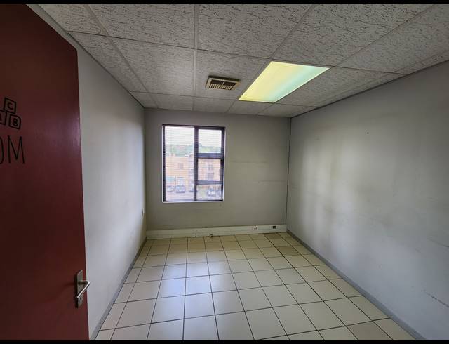 140M² OFFICE TO LET IN NORTH RIDING